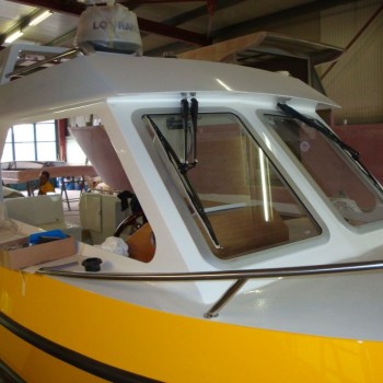 Bootsfahrschule und Bootsprüfung Motorboot Kat. A mit modernem und komfortablen Fahrschulschiff am Thunersee und Zürichsee erfolgreich in kurzer Zeit absolvieren. Motorbootfahrunterricht und Bootsstunden von Mo - bis Sa, auch am Abend, Sommer und Winter