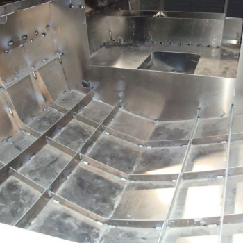 Unser LOON 642 Fahrschulschiff ist ein Unikat, es wurde speziell auf die Bedürfnisse der Bootsfahrschule und für die Motorbootprüfungen in der Schweiz gebaut.