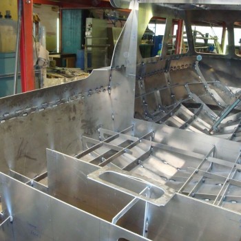 Unser LOON 642 Fahrschulschiff ist ein Unikat, es wurde speziell auf die Bedürfnisse der Bootsfahrschule und für die Motorbootprüfungen in der Schweiz gebaut.