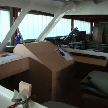 Unser LOON 642 Fahrschulschiff ist ein Unikat, es wurde speziell auf die Bedürfnisse der Bootsfahrschule und für die Motorbootprüfungen in der Schweiz gebaut.