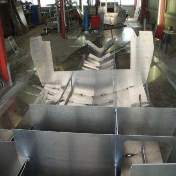 Unser LOON 642 Fahrschulschiff ist ein Unikat, es wurde speziell auf die Bedürfnisse der Bootsfahrschule und für die Motorbootprüfungen in der Schweiz gebaut.