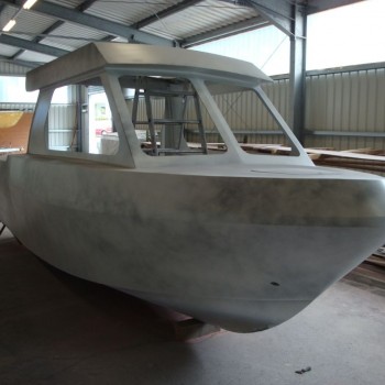 Unser LOON 642 Fahrschulschiff ist ein Unikat, es wurde speziell auf die Bedürfnisse der Bootsfahrschule und für die Motorbootprüfungen in der Schweiz gebaut.