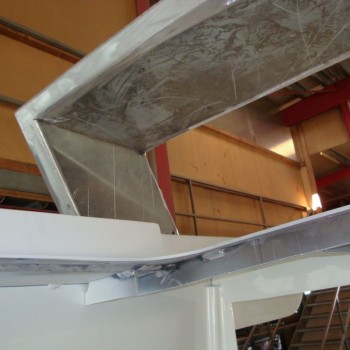 Unser LOON 642 Fahrschulschiff ist ein Unikat, es wurde speziell auf die Bedürfnisse der Bootsfahrschule und für die Motorbootprüfungen in der Schweiz gebaut.