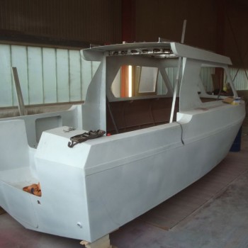 Unser LOON 642 Fahrschulschiff ist ein Unikat, es wurde speziell auf die Bedürfnisse der Bootsfahrschule und für die Motorbootprüfungen in der Schweiz gebaut.