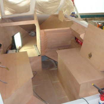 Unser LOON 642 Fahrschulschiff ist ein Unikat, es wurde speziell auf die Bedürfnisse der Bootsfahrschule und für die Motorbootprüfungen in der Schweiz gebaut.