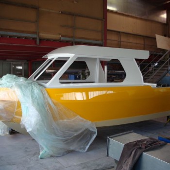 Unser LOON 642 Fahrschulschiff ist ein Unikat, es wurde speziell auf die Bedürfnisse der Bootsfahrschule und für die Motorbootprüfungen in der Schweiz gebaut.