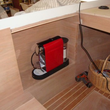 Unser LOON 642 Fahrschulschiff ist ein Unikat, es wurde speziell auf die Bedürfnisse der Bootsfahrschule und für die Motorbootprüfungen in der Schweiz gebaut.